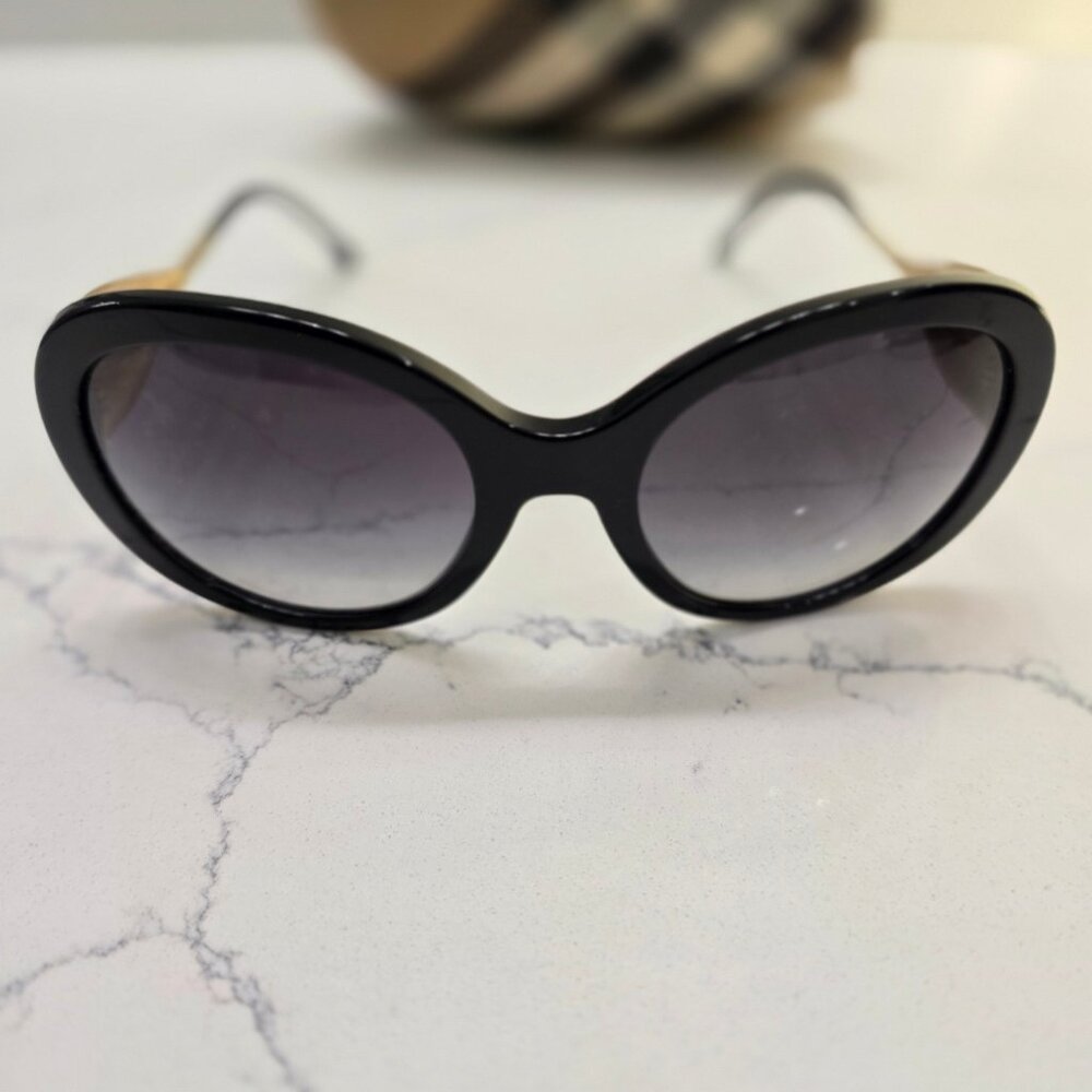 Burberry Oversized Sunglasses - Picture 5 of 15
